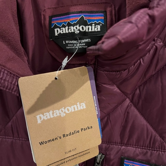 *SOLD* NWT Patagonia Women's Radalie Parka slim fit size L - Picture 2 of 8